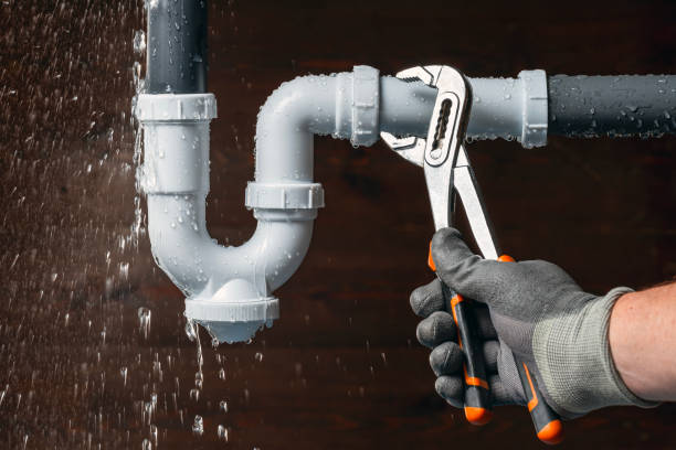 Professional Pipe Repair technician working in Saint Hedwig, TX